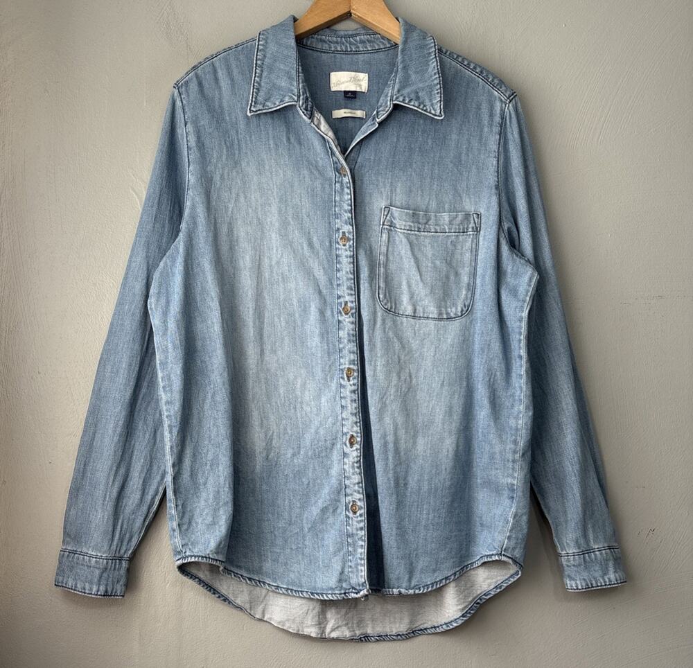 Oversized Button Up Denim Shirt Size Medium Blue Jean Relaxed Fit 90s Butter Mom